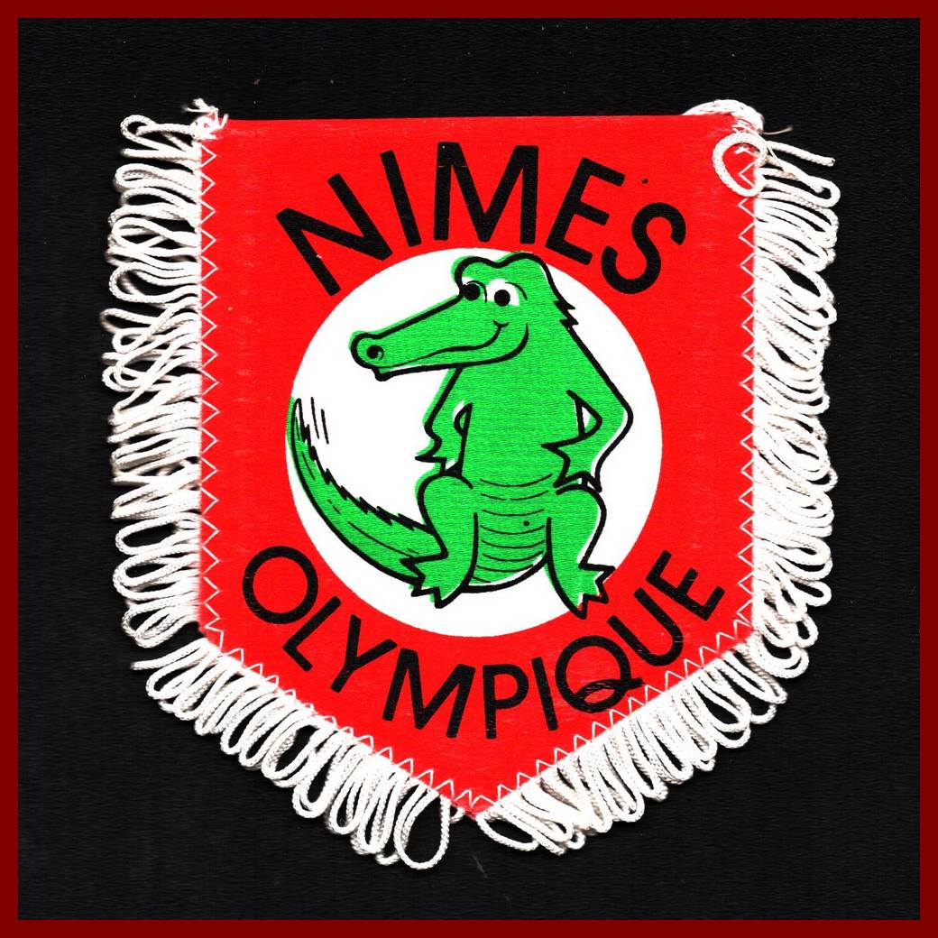 Photo 223 DOUBLE CLUBS FRANCAIS: N - 02 NIMES